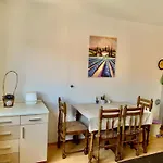 1bdr In Center - Free Parking Daire *