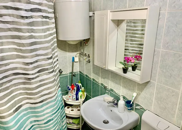 1bdr In Center - Free Parking Apartment